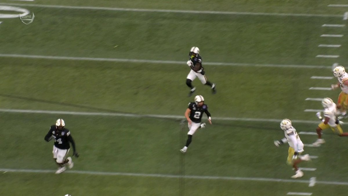 Diego Pavia out in front blocking on the reverse for Vandy 😤