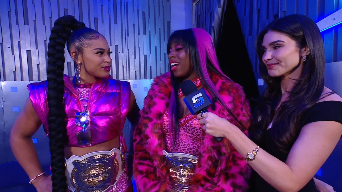 .Bianca Belair is looking at your crew, Nia Jax 🫵 #SmackDown