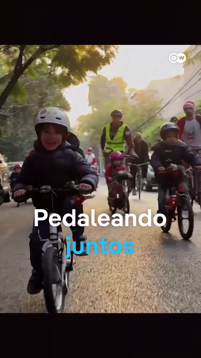 Así esquivan estos niños el tráfico de #CiudadDeMéxico para ir en bici al colegio El #Bicibús es una iniciativa creada por padres de familia para que sus hijos puedan ir en bicicleta a la escuela, en una de las ciudades con el tráfico más intenso de América Latina.
