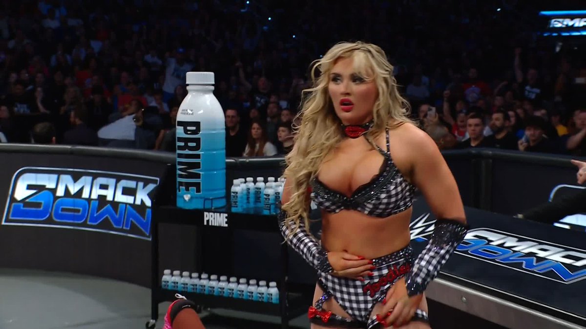 "I WANT TO BE CHAMPION." Tiffany Stratton was this close to cashing in 🤏 #SmackDown