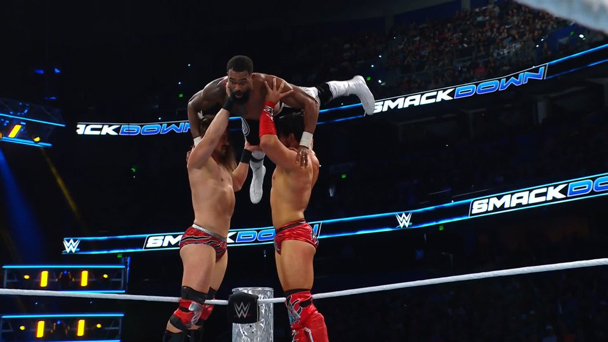 THAT's teamwork! ๐ #SmackDown