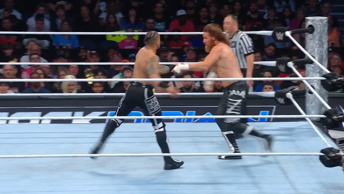 .Sami Zayn just took control of the match! ๐ #SmackDown