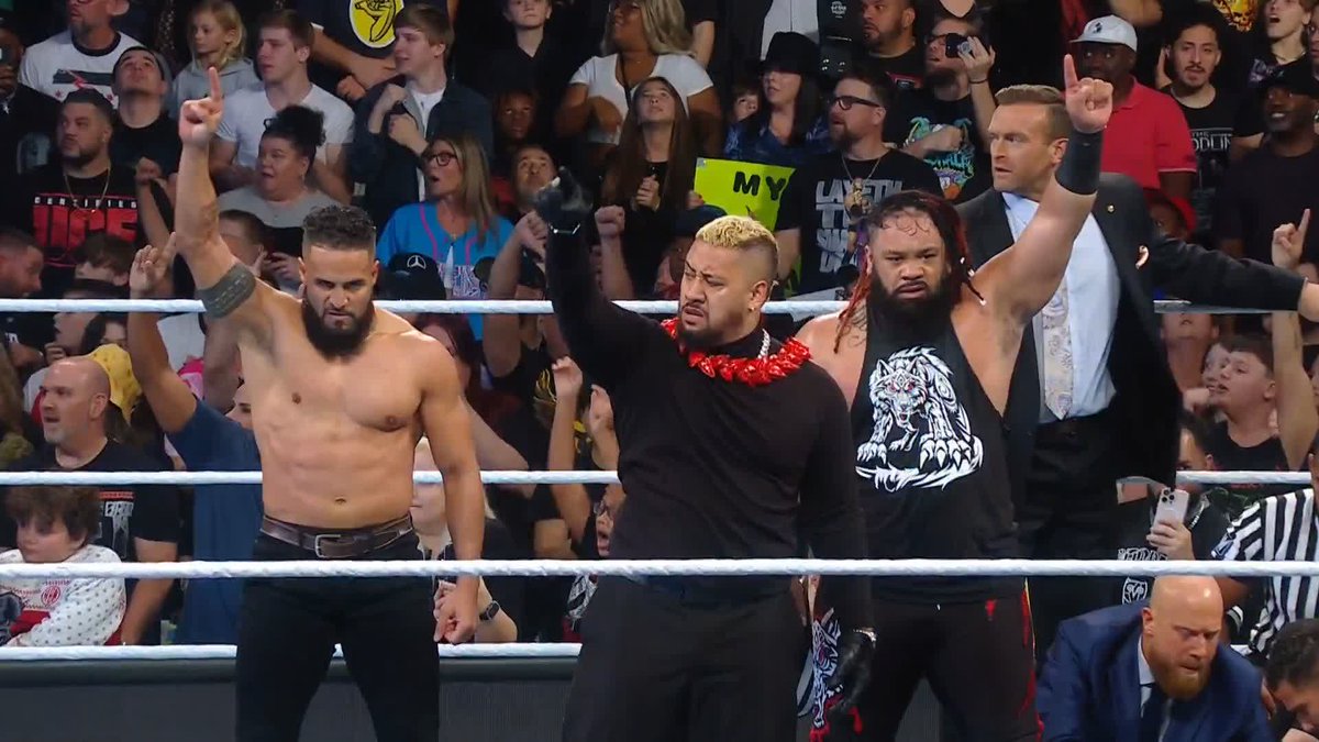 Not even Braun Strowman could stop The Bloodline 😳 #SmackDown