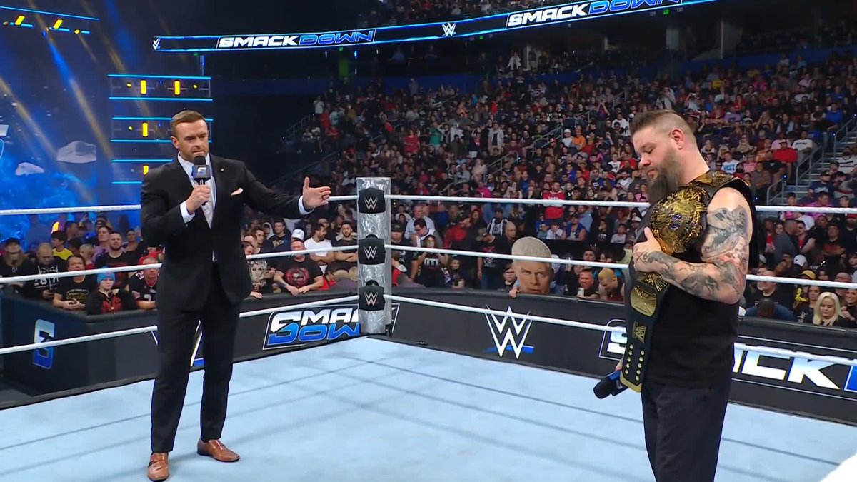 "Hand the belt over or you never set foot in a WWE Ring AGAIN." Nick Aldis is not playing around tonight 😳 #SmackDown