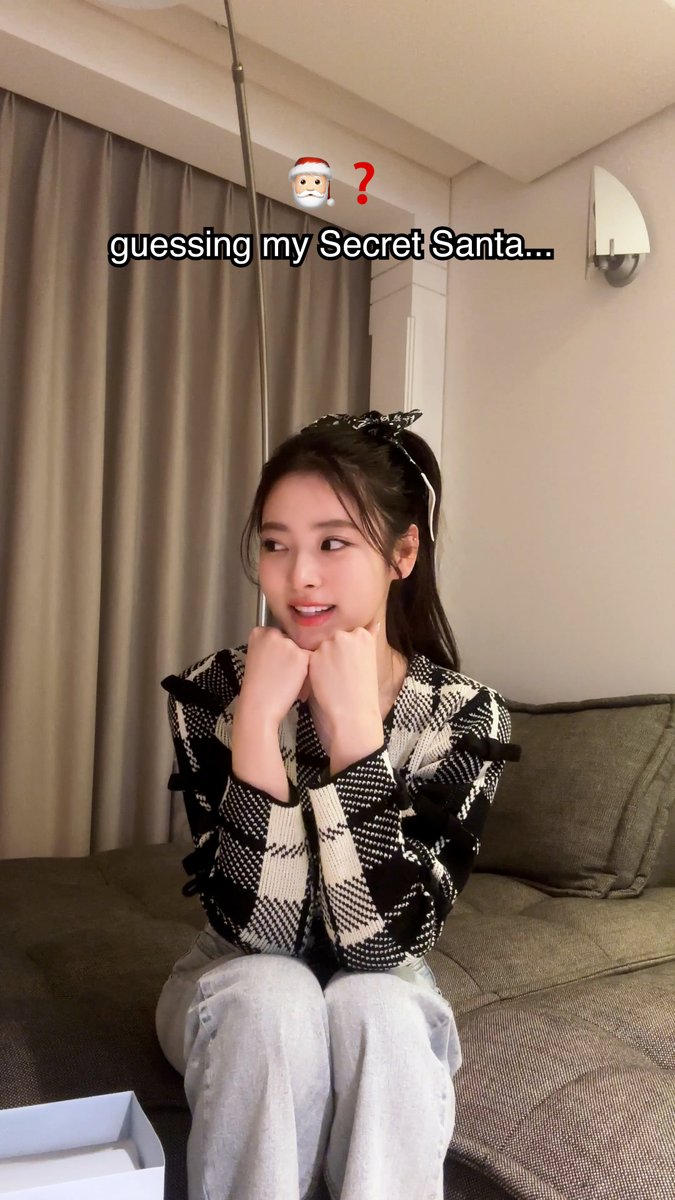 Guess who’s MEOVV’s Secret Santa! 🤔🎅🏻 TikTok : Shorts : Reels : NAVER TV : #MEOVV #미야오 #SecretSanta #THEBLACKLABEL #더블랙레이블