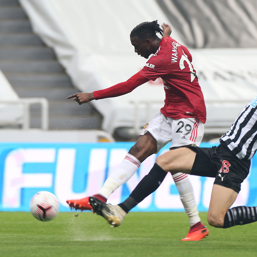 Aaron Wan-Bissaka's first of two goals for #mufc 🥹🕷️