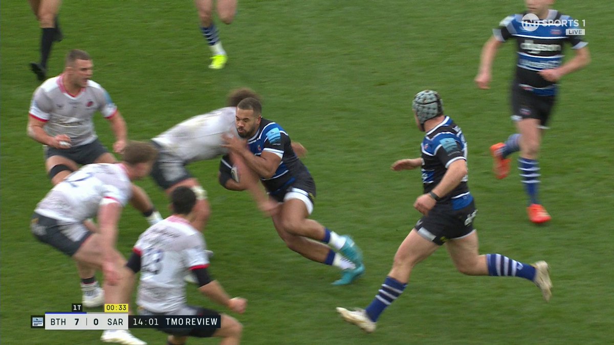 Toby Knight receives a red card for this challenge on Ollie Lawrence 🟥 #GallagherPrem | #BATvSAR