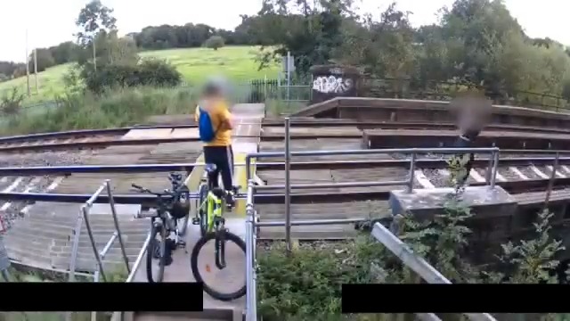📹 This shocking footage shows two cyclists taking photos on a stretch of the railway where 130 trains a day pass through at up to 100mph. 😰 ➡️ #SafetySaturday #Safety