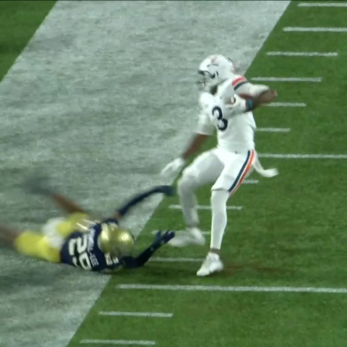 This play alone could've got Dontayvion Wicks drafted. Tough 💨
