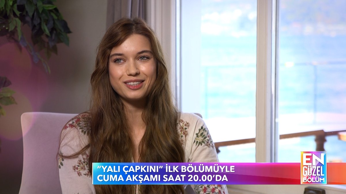 “Ferit K bi anda hiç beklemediği halde kendini bi aşkın içinde buluyo Antep'te”✨ ❗️BU GERÇEK HİKAYE❗️, dün gece insanları ikna etmeye çalıştıkları hikaye değil. Herkesin heyecanı kayboldu. #AfraSaraçoğlu #MertRamazanDemir 2022 interview