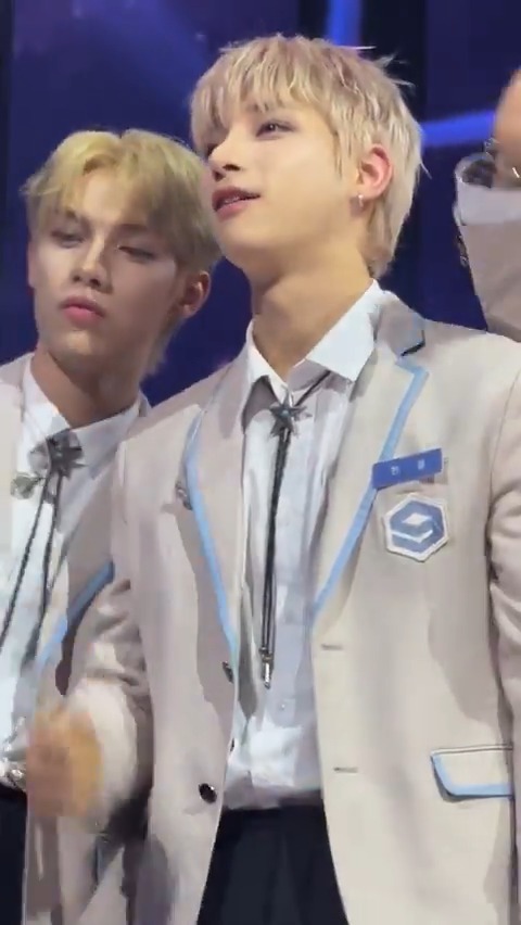 my hangyul with xingxing and zai im so sad 😭 hangyul asking his mom if shes eaten and told her to go eat 🫳🥹 and so cute how hangyul and zai bowing to their family together