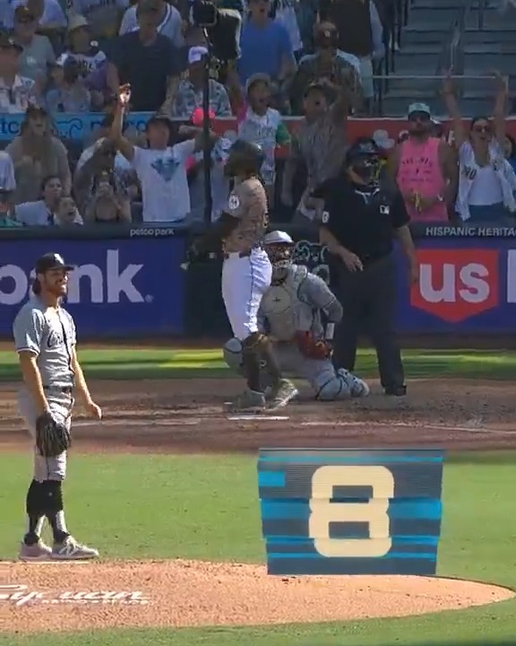 Fernando Tatis Jr. fired up the Friar Faithful with this monster home run ๐ฅ ๐บ MLB Network + Sport Clips Haircuts