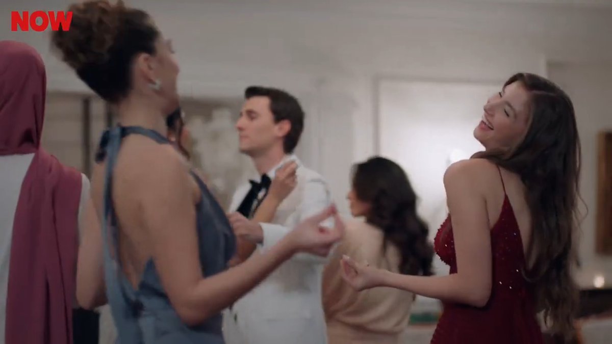 Oturmaya mı geldik? Eller havaya... 🕺 💃🏻 #yabani Yabani
