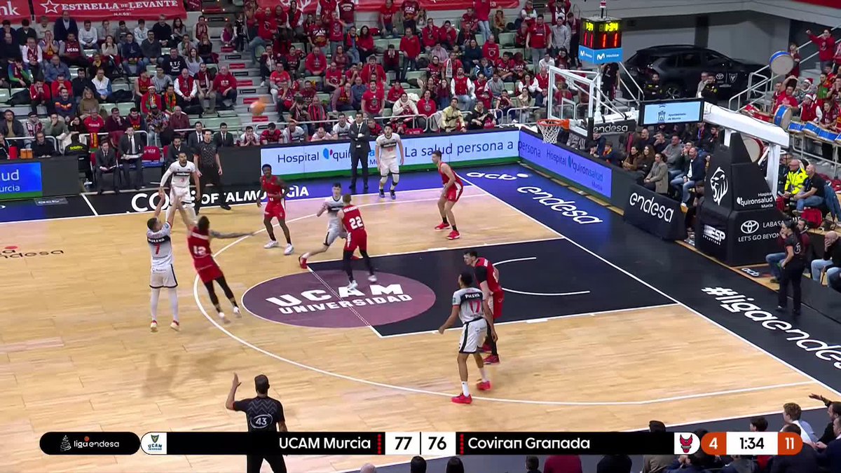 🔥 La que acaba de meter Scott Bamforth para poner por delante a Coviran Granada a menos de dos minutos del final de partido ha sido... UNA LOCURA. ¡VAYA REGALO de #NavidadACB este PARTIDAZO! 📺 Basket en Movistar Plus | #ConectaConTuPasión #LigaEndesa