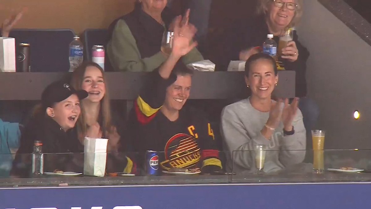 Canadian legend in the house. Welcome, Christine Sinclair! 🇨🇦🐐