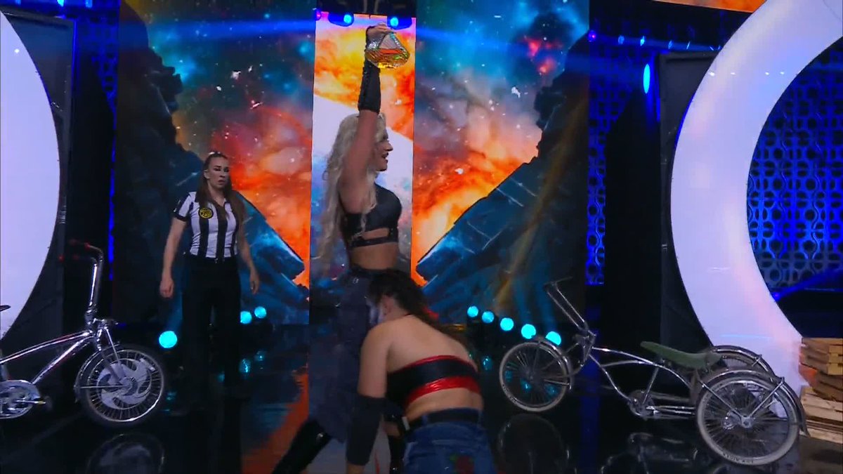 Mariah May wasted some perfectly good tequlia and Thunder Rosa made her pay for it! Order #AEWWorldsEnd LIVE on PPV @MariahMayX | @ThunderRosa22