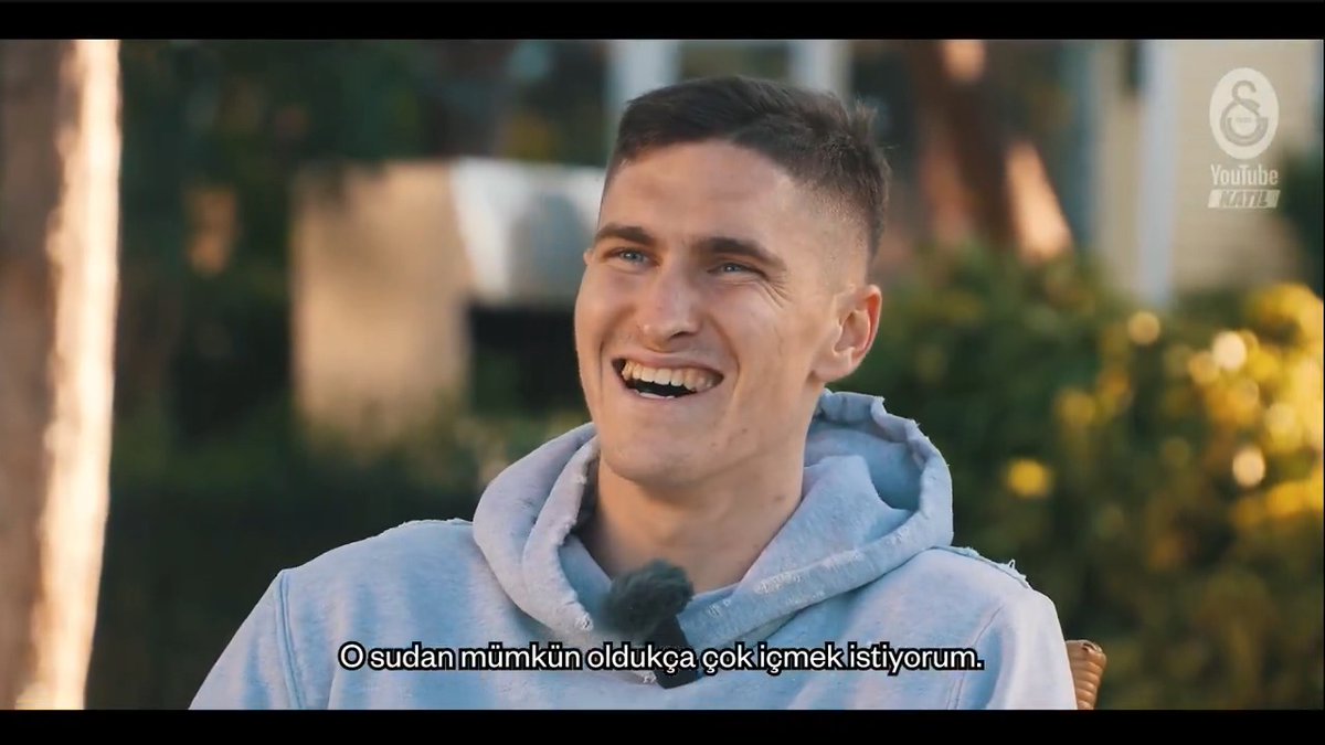 Roland Sallai: "Florya'nın suyundan mümkün oldukça çok içmek istiyorum. 😅" (GS Youtube Katıl)