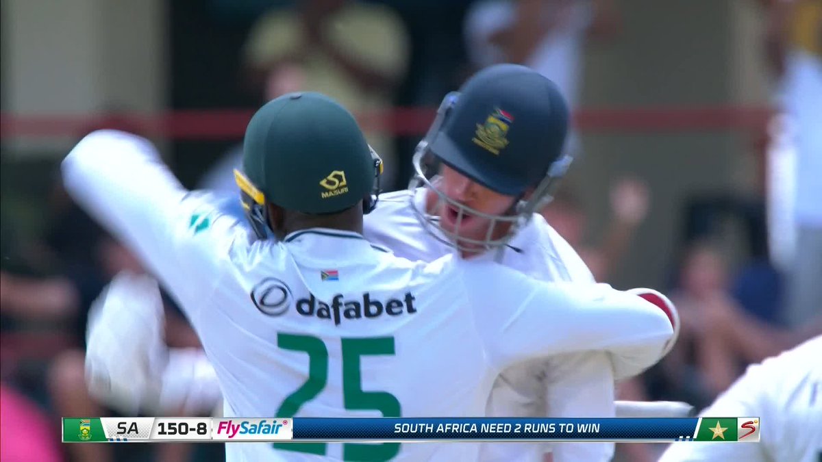 BREAKING: South Africa beat Pakistan by two wickets in the first Test🚨