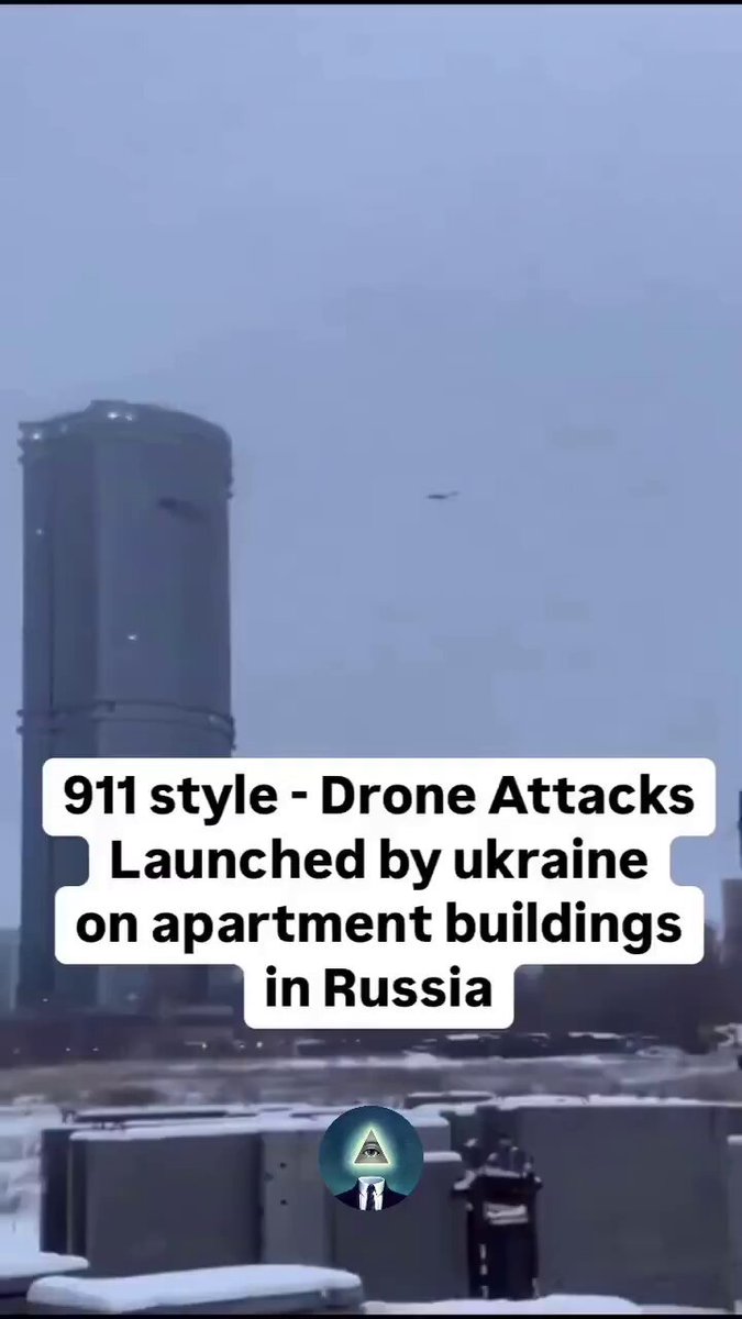 Los drones misiles ucranianos impactaron a varios edificios de los residentes rusos y no se cayeron en caída libre como en las torres gemelas. Adivina porque no se cayeron....🎯