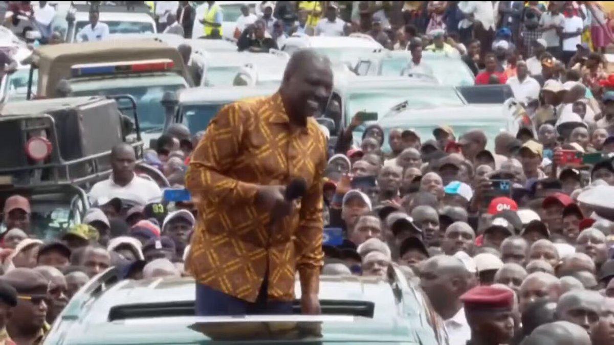 The paid crowd decided to walk away from Ruto while he was addressing them. People are tired of listening to his lies. #RutoMustGo