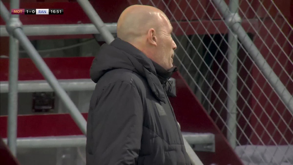 🗣️ "Rangers have more problems!" Motherwell take the lead through Stamatelopoulos & the goal is given after a VAR check ⤵️