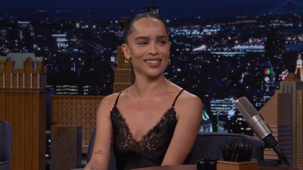 .Zoe Isabella Kravitz reacts to a viral video of Lenny Kravitz working out at the gym 🤣 #FallonTonight