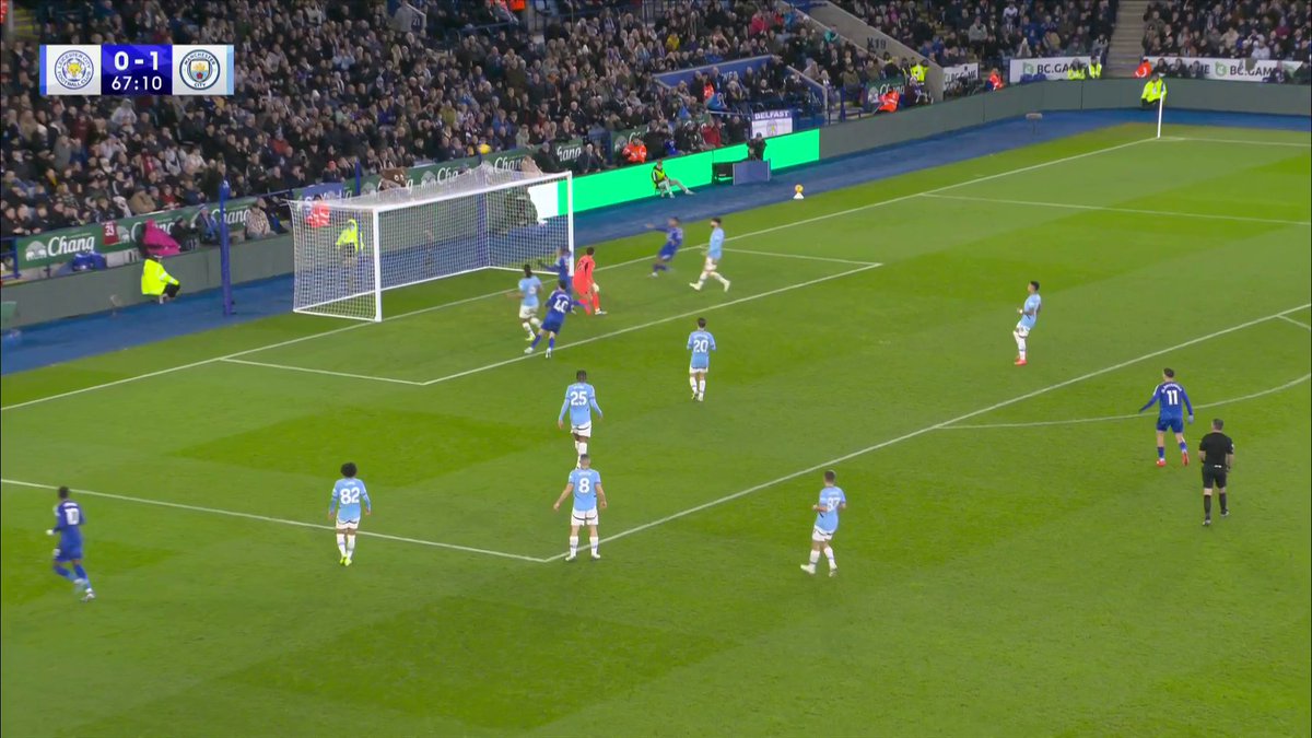 Jamie Vardy goes close to levelling it! 😮