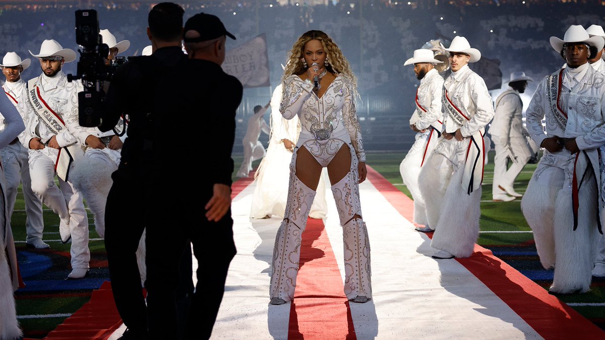 🤘🏾buckiin 🤘🏾 buckiin 🤘🏾 buckiin 🤘🏾 WOAH 🤘🏾 #BeyonceBowl