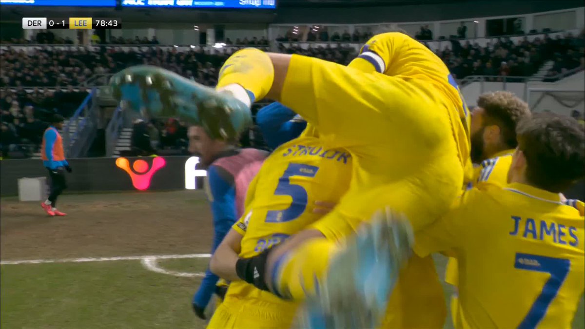 "What have I just seen? This is Leeds at their best. It's a goal you have to watch over and over" Brenden Aaronson gifts Leeds United the lead! 🔥