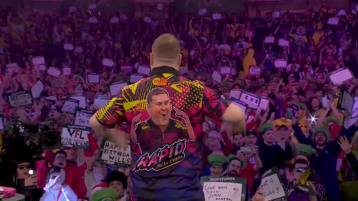 What an atmosphere! Ricky Evans' new walk-on song has gone down a treat with the Alexandra Palace crowd! #WCDarts
