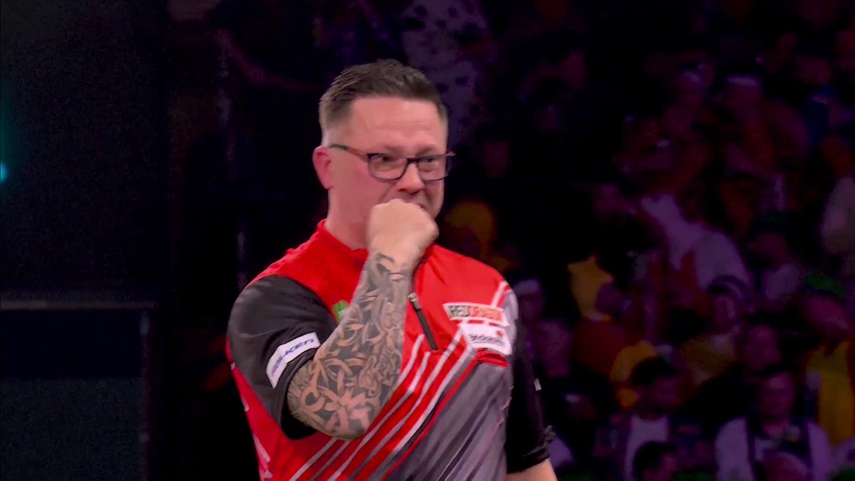 ROBERT OWEN KEEPS HIS TOUR CARD AND IS IN THE LAST 16! 👏🎯