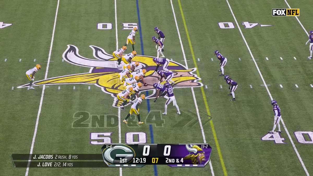 Ball is out and the Vikings jump on it! Minnesota is LOUD early in this game! 📣 📺: FOX