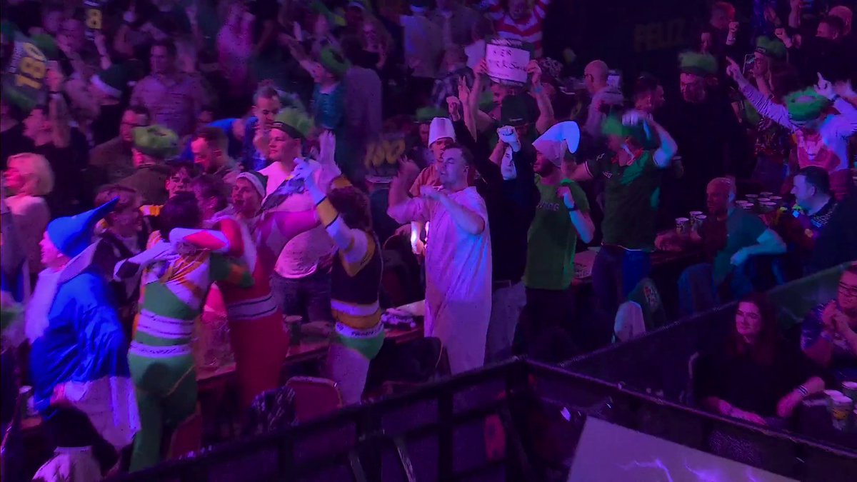 Snakebite goes 3-1 up! 😲