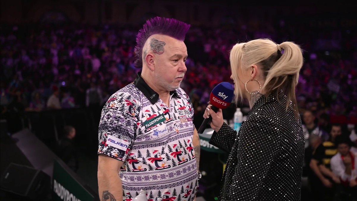 "I've never had support like this in my life." 🥹 An emotional Peter Wright speaks after beating Luke Humphries to reach the quarter-final 💬