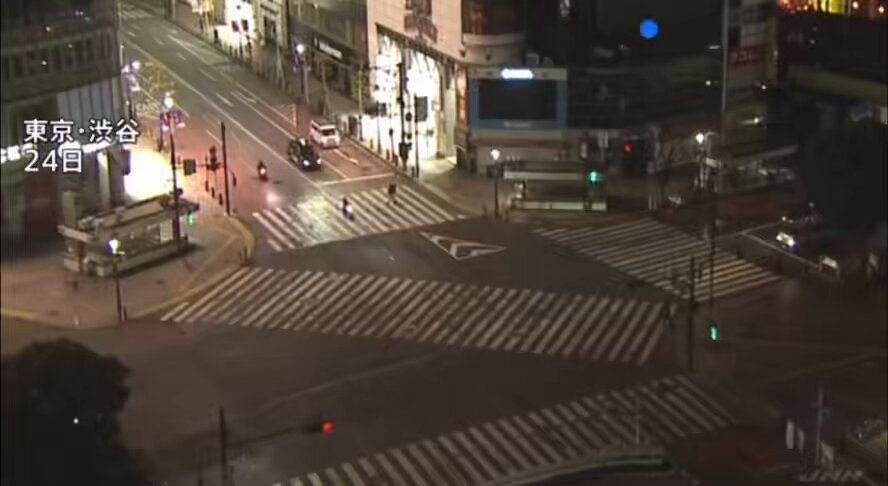 渋谷スクランブル交差点を消火器を噴射しながらバイク暴走！ 男（29）（15）ら2人を危険運転繰り返した疑いで逮捕！ バカでしょ😅しかも29ちゃい