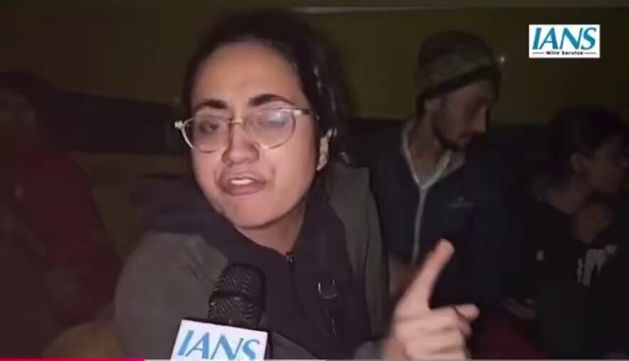 सभी मीडियाकर्मी ध्यान दें🚨 जैसा कि मैंने पहले भी बताया कि मैडम को छात्र आंदोलन से कोई लेना देना नहीं रहता है मैडम खाली अपनी प्रोफ़ाइल मेंटेन करने देश के हर छात्र आंदोलन में पहुँच जाती हैं । इनका उद्देश्य सिर्फ़ मीडिया बाइट देना रहता है जिससे ये अपनी आगे की राजनीति चमका सकें । पहले ये UPSC वाले प्रोटेस्ट में दिल्ली में खूब ताबड़तोड़ मीडिया बाइट देतीं पाईं गई और अब BPSC में। मीडिया बंधुओं से अनुरोध है मैडम रूबी सिंह को इग्नोर करके असल छात्रों को कवर करें । #BPSC #BPSCProtest