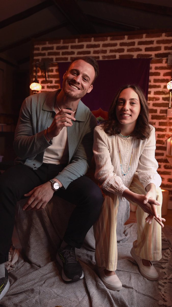Yeni yılı güzelleştirecek bir sebep daha getirdim. Platonik 2025'te sadece Netflix’te.