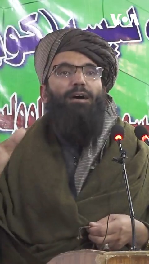 کويټه کې د احمد شاه بابا عالي ليسې د دولسم ټولګي څخه فارغ شویو افغان کډوالو نجونو او هلکانو فراغت غونډه کې د طالبانو د پوهنې وزارت اتشې، ولي محمد نوراني له نويو فارغ شويو زده کوونکو څخه د لا نورو لوړو زده کړو غوښتنه وکړه