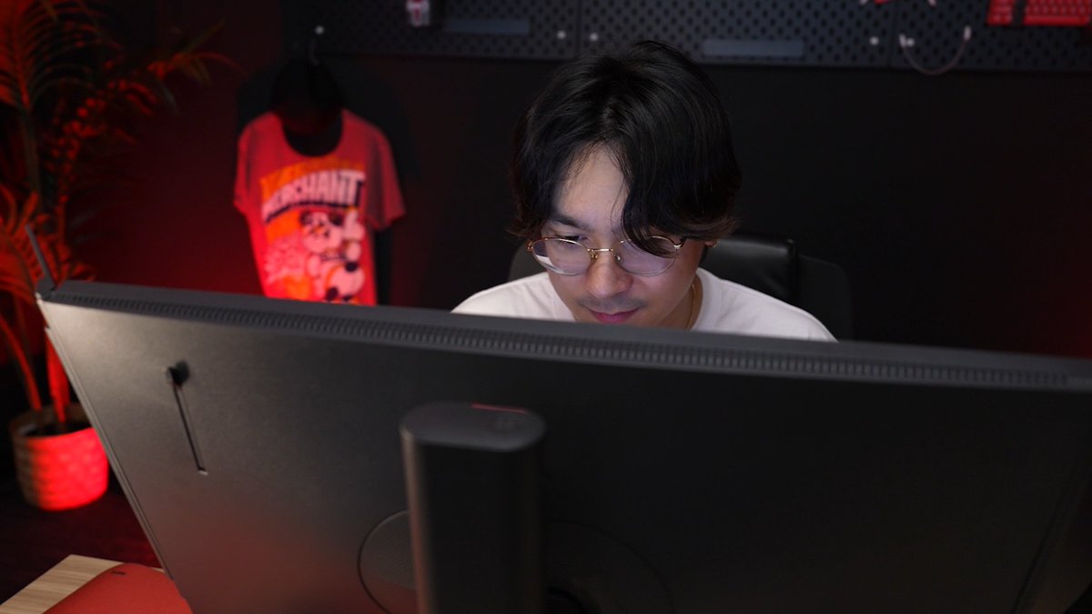 Something BIG is coming. 👀 TenZ got his hands on the latest ZOWIE monitor, and his reaction says it all. Stay tuned to see why this could be a game-changer for esports. ⚡ #FastTN #DyAc2