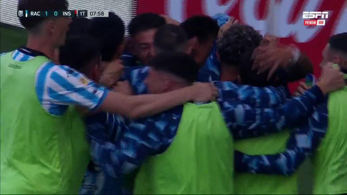 miren el jugador que se está queriendo llevar Estudiantes,VERON POR FAVOR NO, no nos saques al central clave para un equipo campeon😔🙏🏻 háganle llegar este tuit a Verón