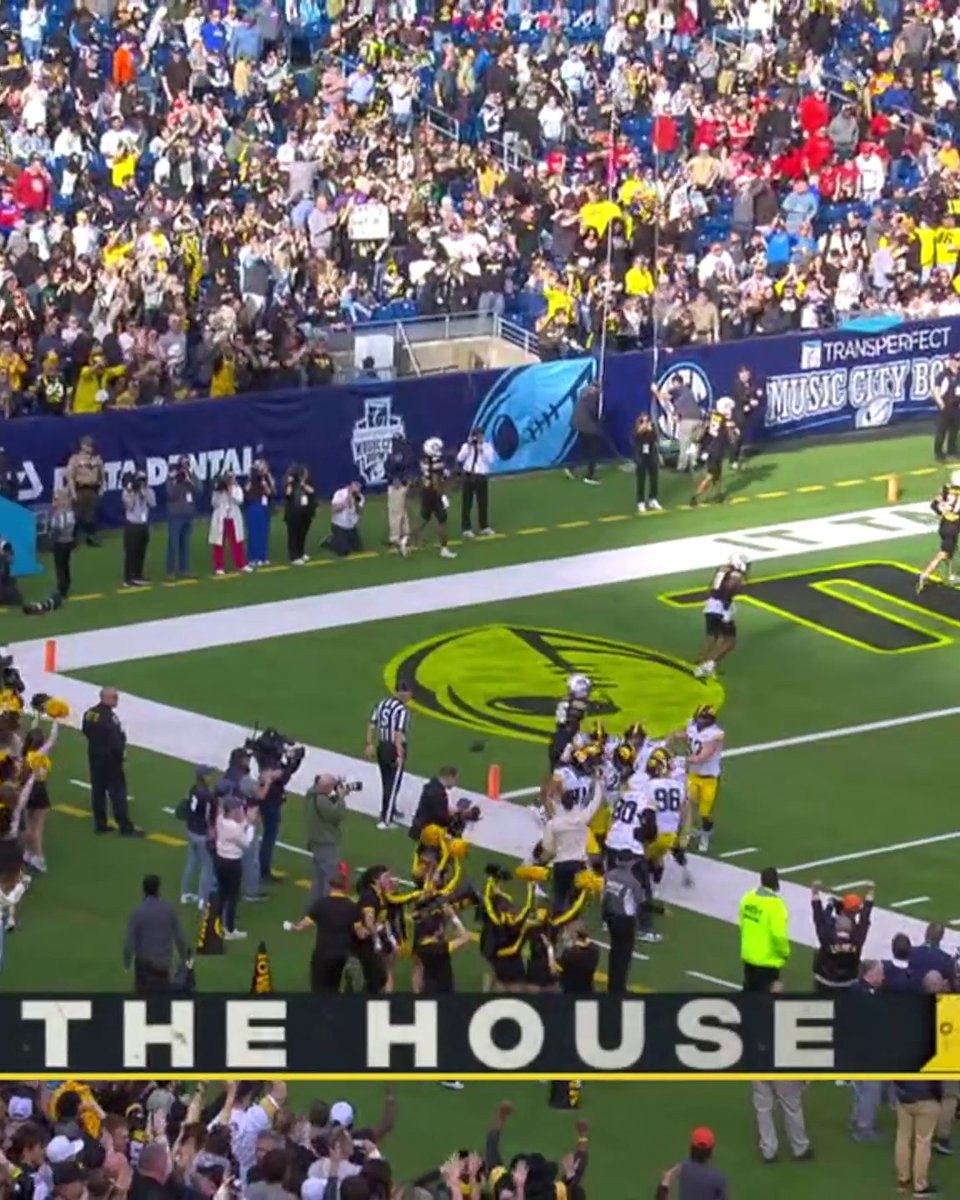 100 YARDS TO THE HOUSE FOR IOWA‼️