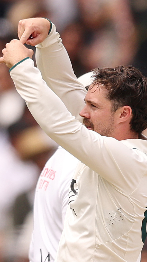 The story behind THAT celebration from Travis Head on day five 🤣 #AUSvIND