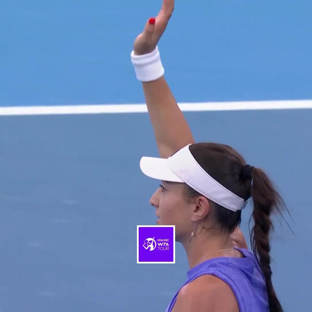 Upset complete ✅ Elina Avanesyan defeats Badosa in a three set thriller 6-3, 1-6, 6-2. #BrisbaneTennis
