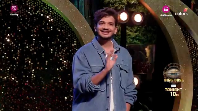 New Year celebrations mein lagega chaar chaand jab Munawar banenge host aur comedy ke saath karenge gharwalon ko zabardast roast! 🤪 Dekhiye #BiggBoss18 Colors TV aur #JioCinema par. #BB18 #BiggBoss18onJioCinema #BiggBoss Salman Khan munawar faruqui