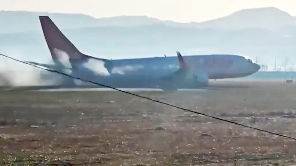 韓国・務安国際空港事故 コンクリートの壁に、英航空専門家「これまで見たことがない」「犯罪に近い」 本来、滑走路の緩衝地帯に頑強なコンクリートの建造物があったため、緩衝地帯として役立たない設計ミス！これではオーバーランが発生しても同様の事故になったそうです😱