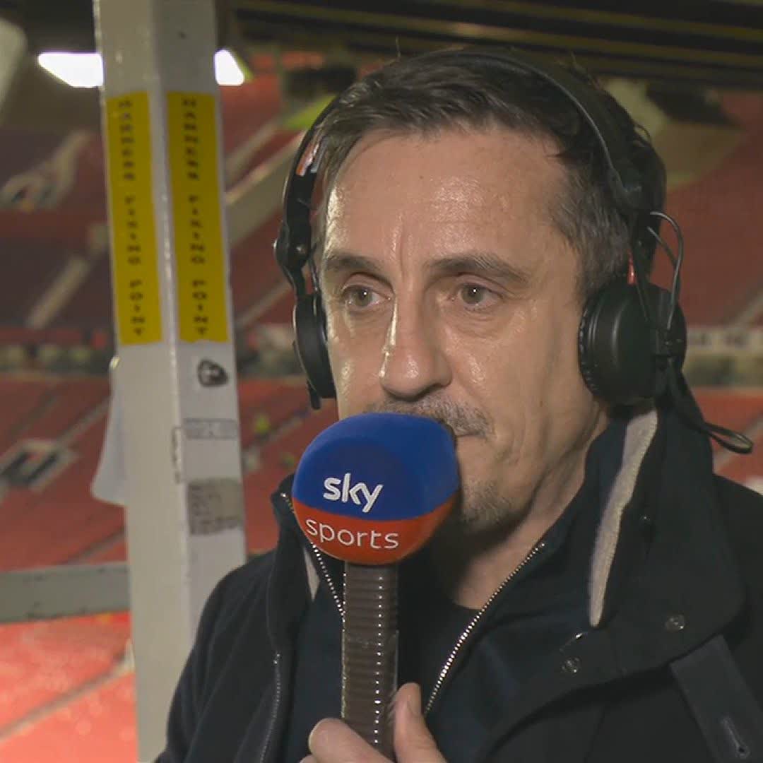 🗣️ "That team in that last game under Ole is far better than the team we're watching here" Gary Neville expresses his concerns about the current Man Utd squad 😬