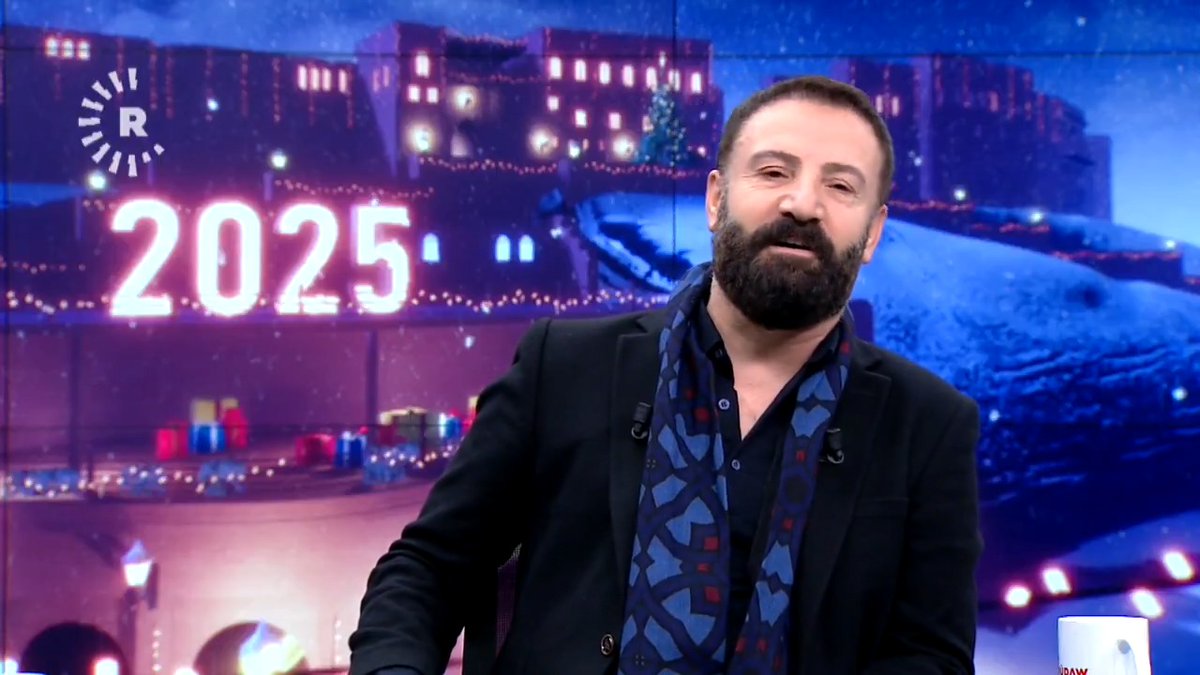 Sanatçı Delil Dilanar katıldığı Rûdaw yılbaşı özel programında "Xwezî Dîsa Zar Bûma" şarkısını seslendirdi #DelilDilanar #YeniYıl2025