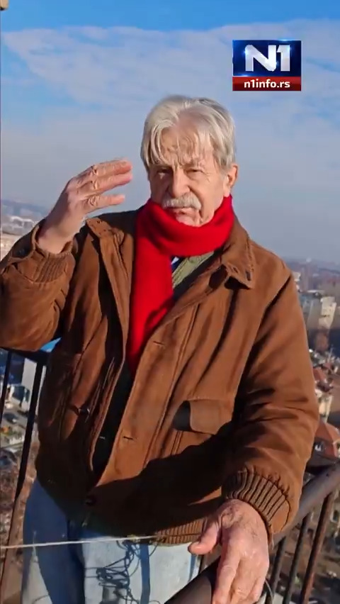 Književnik i pesnik koji je obeležio mnoga detinjstva pripremio je posebnu novogodišnju čestitku za gledaoce i čitaoce N1.
