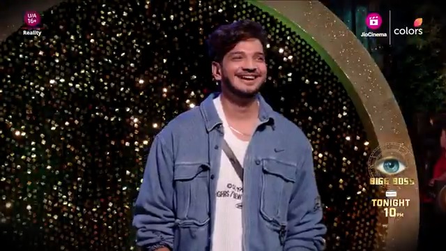 Bigg Boss 18 ke New Year celebrations mein gharwalon ke roast honge aur bhi epic jab Munawar nikalenge unke controversial aur hilarious topics!🔥 Dekhiye #BiggBoss18 Colors TV aur #JioCinema par. #BB18 #BiggBoss18onJioCinema #BiggBoss Salman Khan