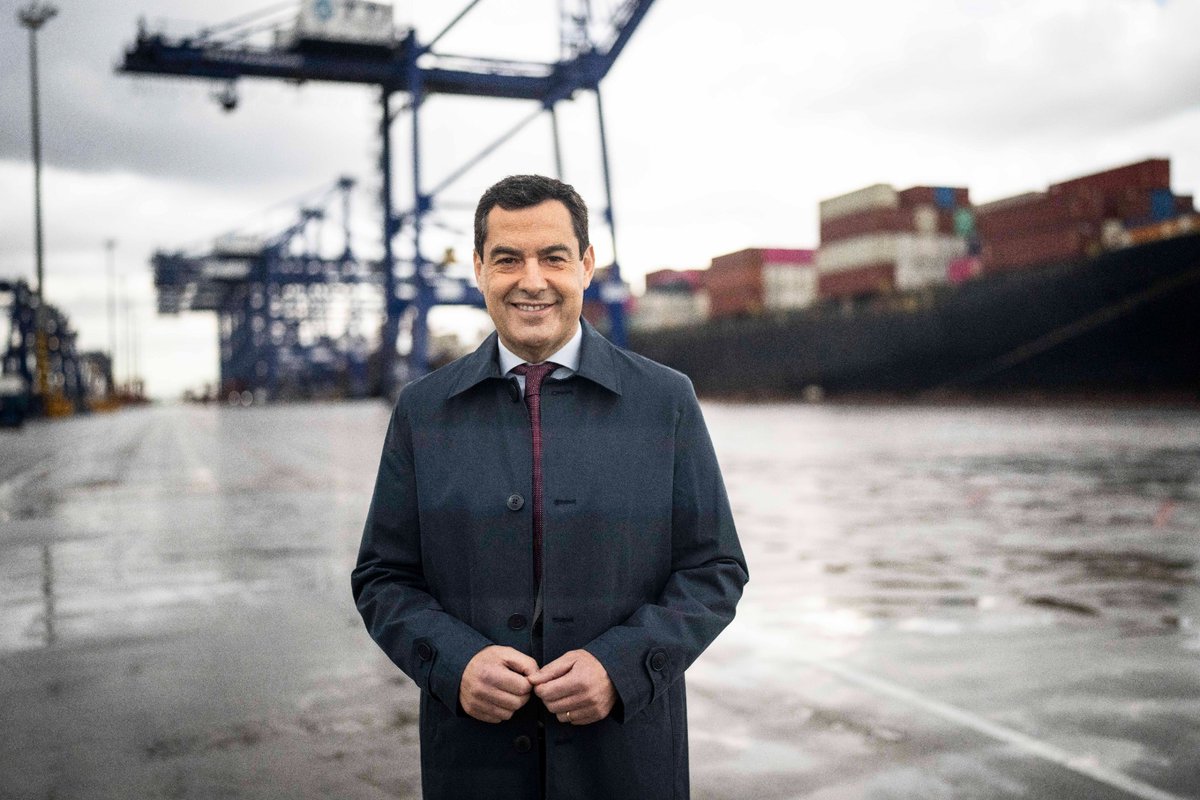 🔴 Este es mi Mensaje de Navidad de este año desde el puerto más importante de España y del Mediterráneo, el Puerto de la Bahía de Algeciras. Ojalá la política se contagiara durante todo el año del espíritu de la Navidad. De corazón, ¡feliz 2025! #MensajeNavidadAND